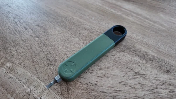s-l1600-626.webp Mini Magnetic Screwdriver with Bit Storage | EDC Pocket Tool